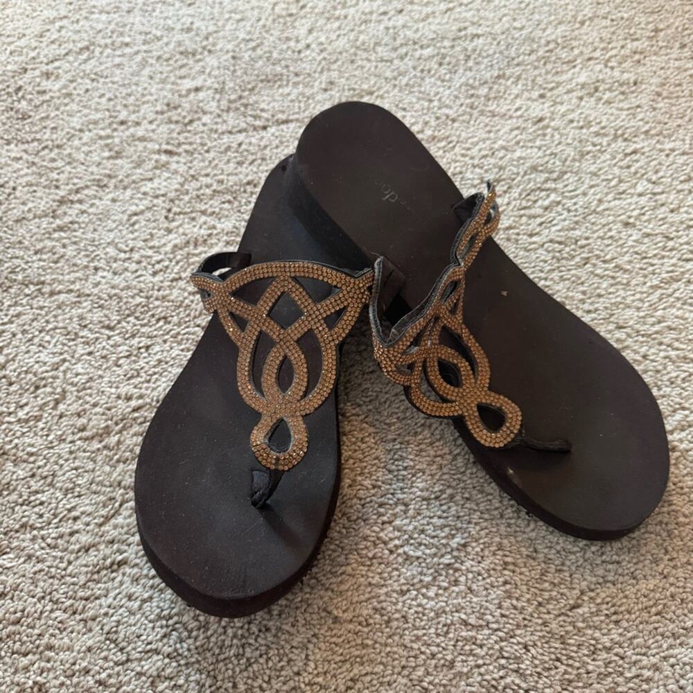 West Loop Brown Bejeweled Thong Sandals Flip Flops Women’s Size 9.5